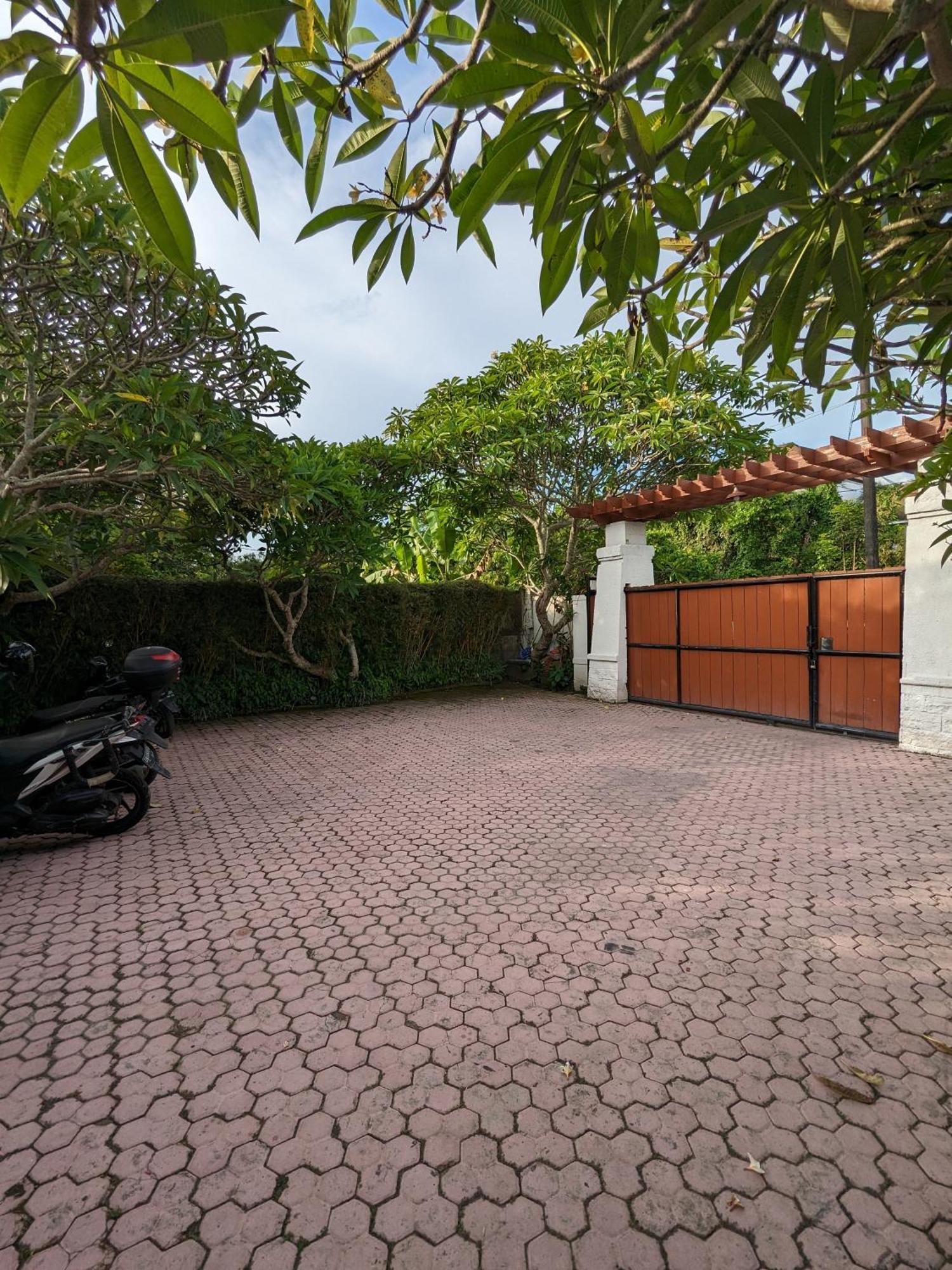 Kamayana, Peaceful & Quiet 6br With Huge Pool And Tropical Garden *