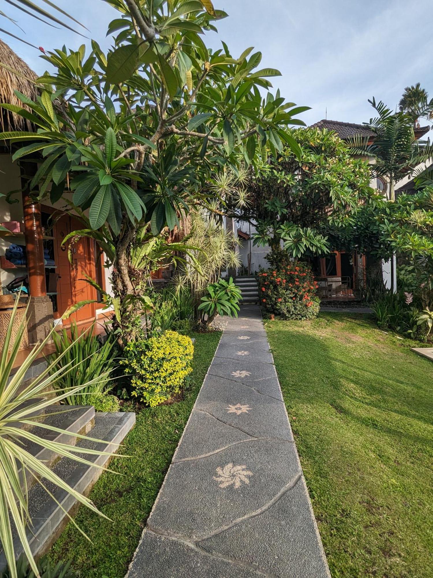 Kamayana, Peaceful & Quiet 6br With Huge Pool And Tropical Garden Canggu (Bali)