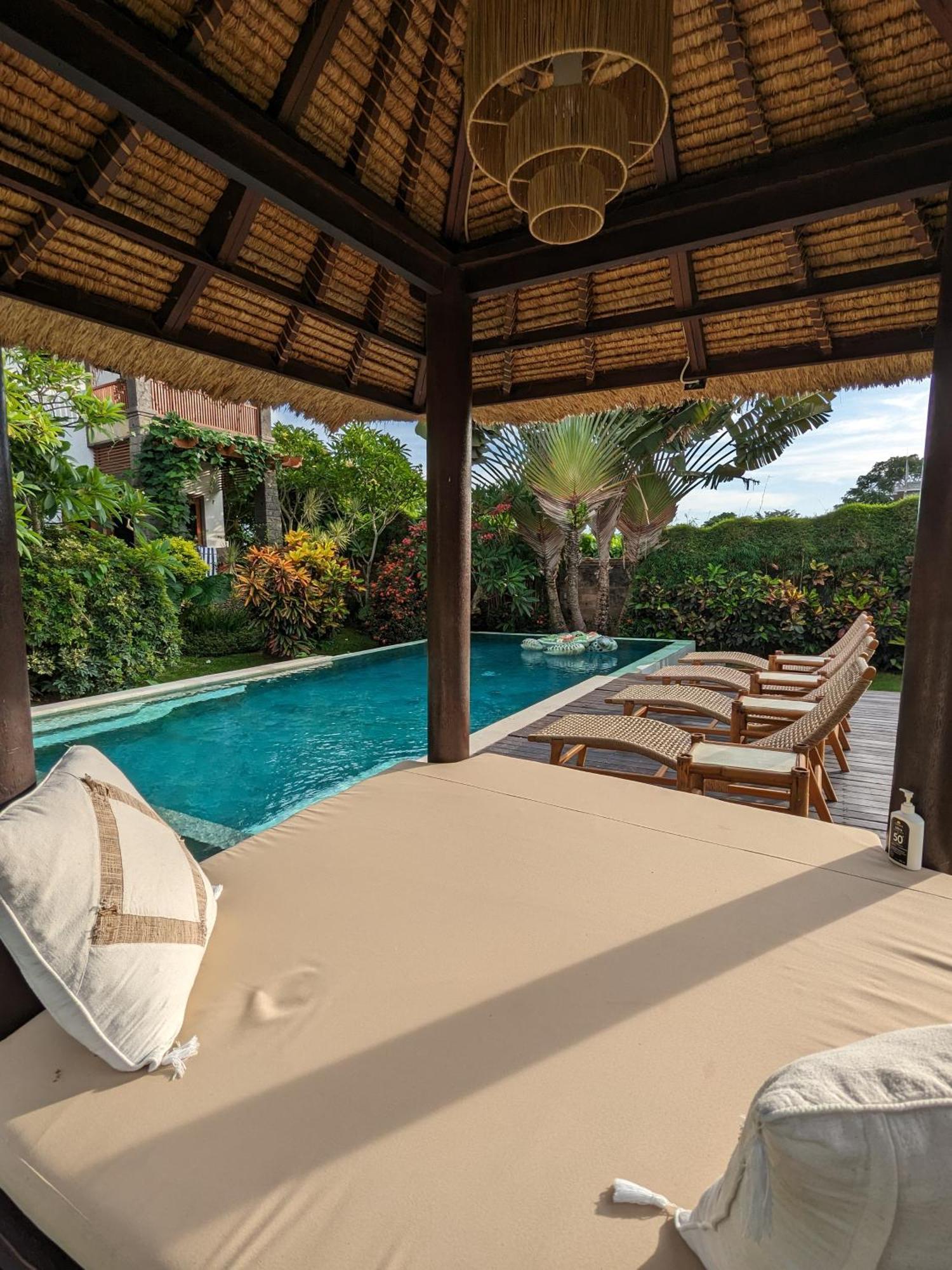Kamayana, Peaceful & Quiet 6br With Huge Pool And Tropical Garden