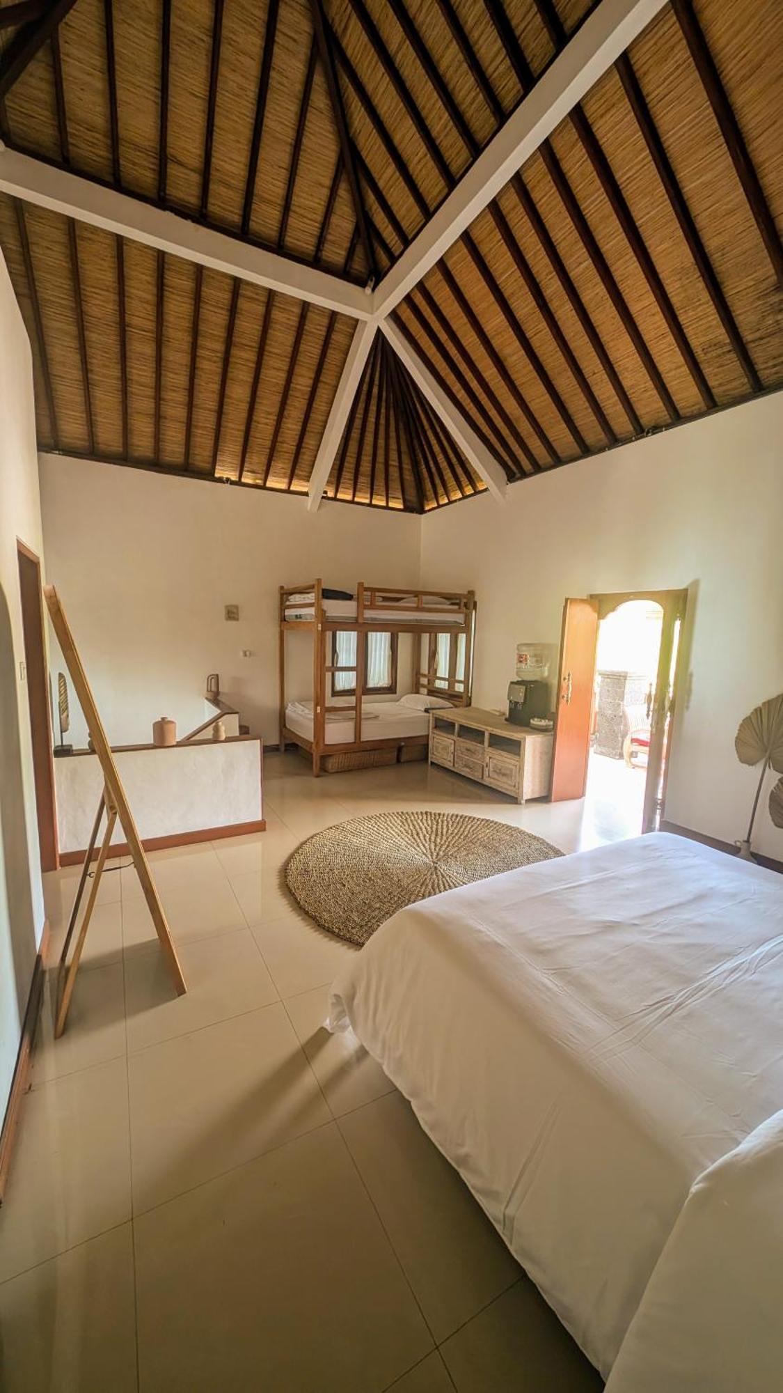 Villa Kamayana, Peaceful & Quiet 6br With Huge Pool And Tropical Garden