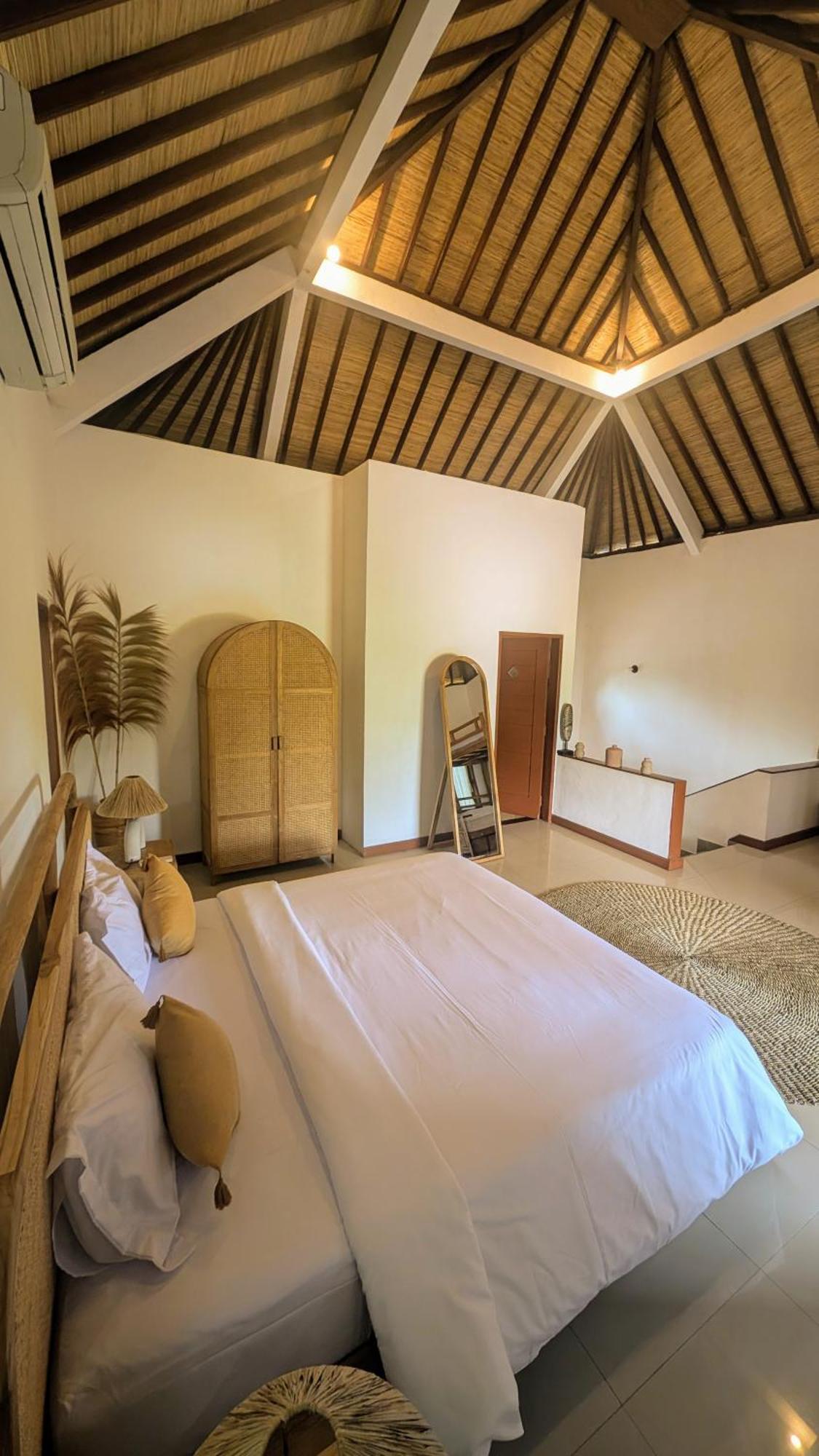 Kamayana, Peaceful & Quiet 6br With Huge Pool And Tropical Garden Villa Canggu (Bali)