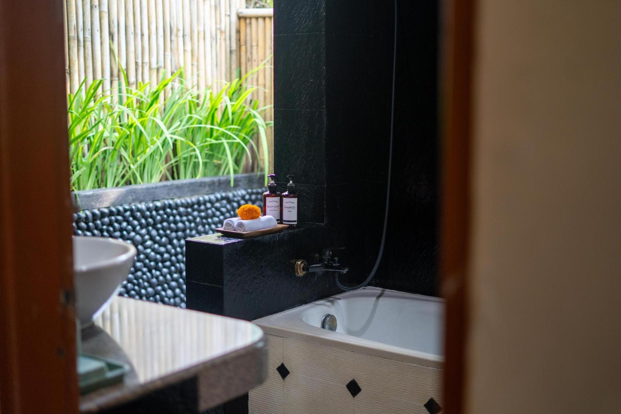 Kamayana, Peaceful & Quiet 6br With Huge Pool And Tropical Garden Villa Canggu (Bali)