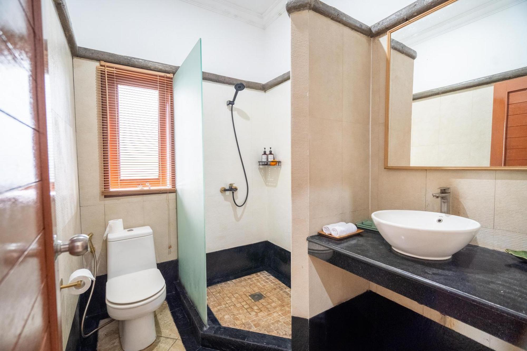 Kamayana, Peaceful & Quiet 6br With Huge Pool And Tropical Garden
