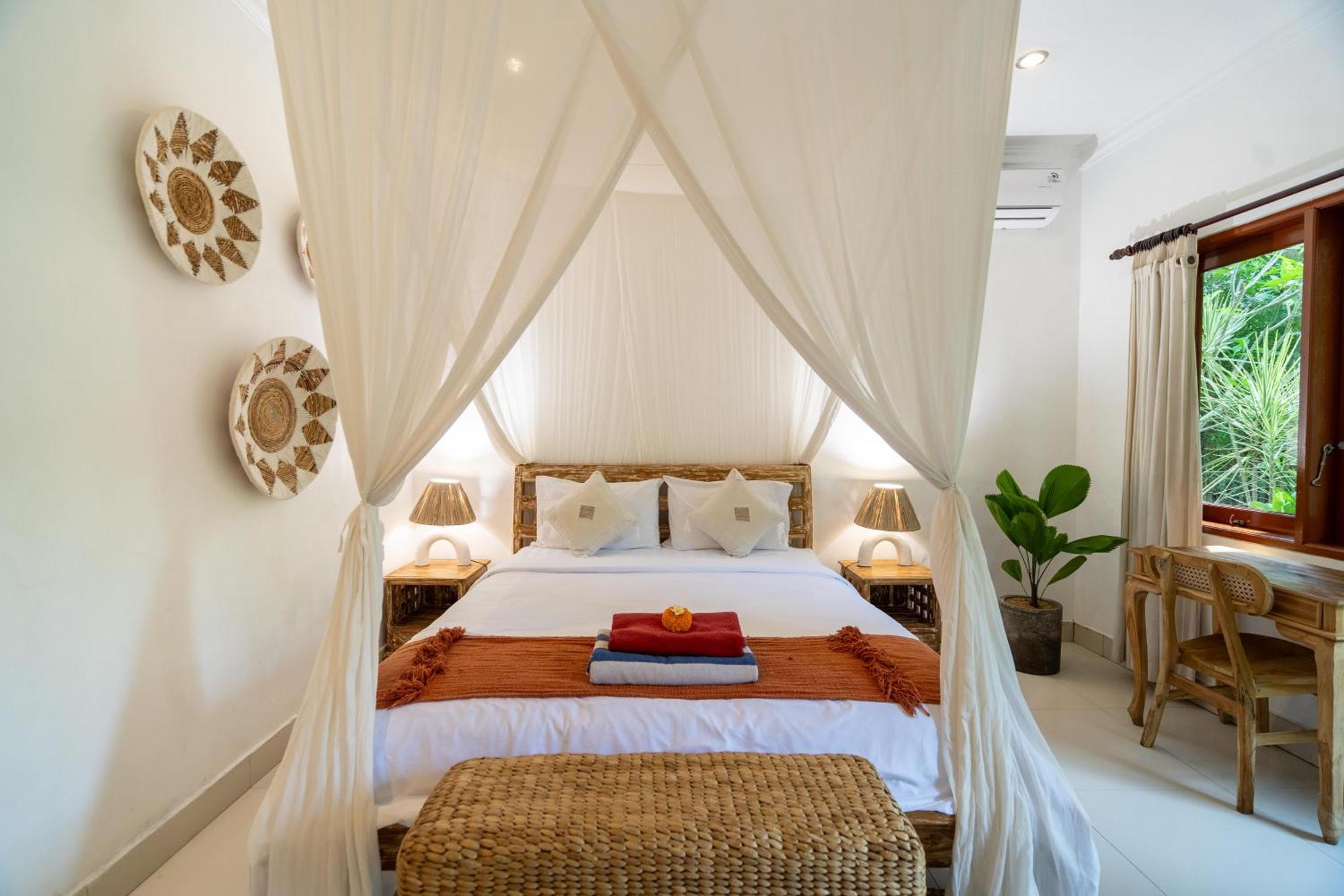 Villa Kamayana, Peaceful & Quiet 6br With Huge Pool And Tropical Garden Canggu (Bali)